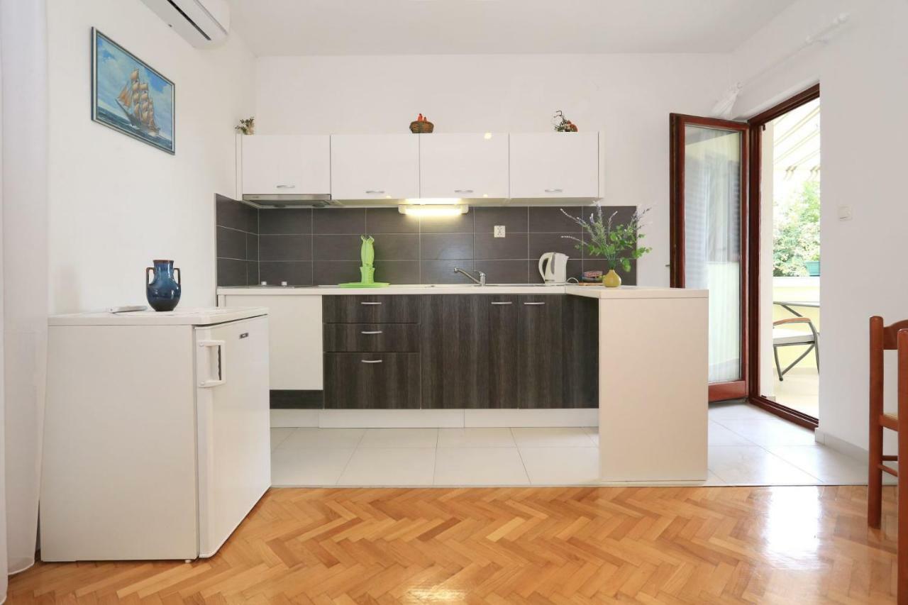 Apartments Romansa ザトン エクステリア 写真