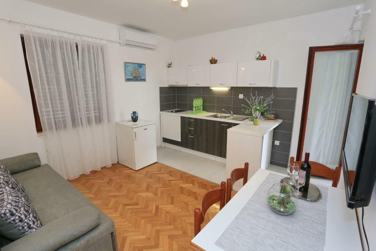 Apartments Romansa ザトン エクステリア 写真