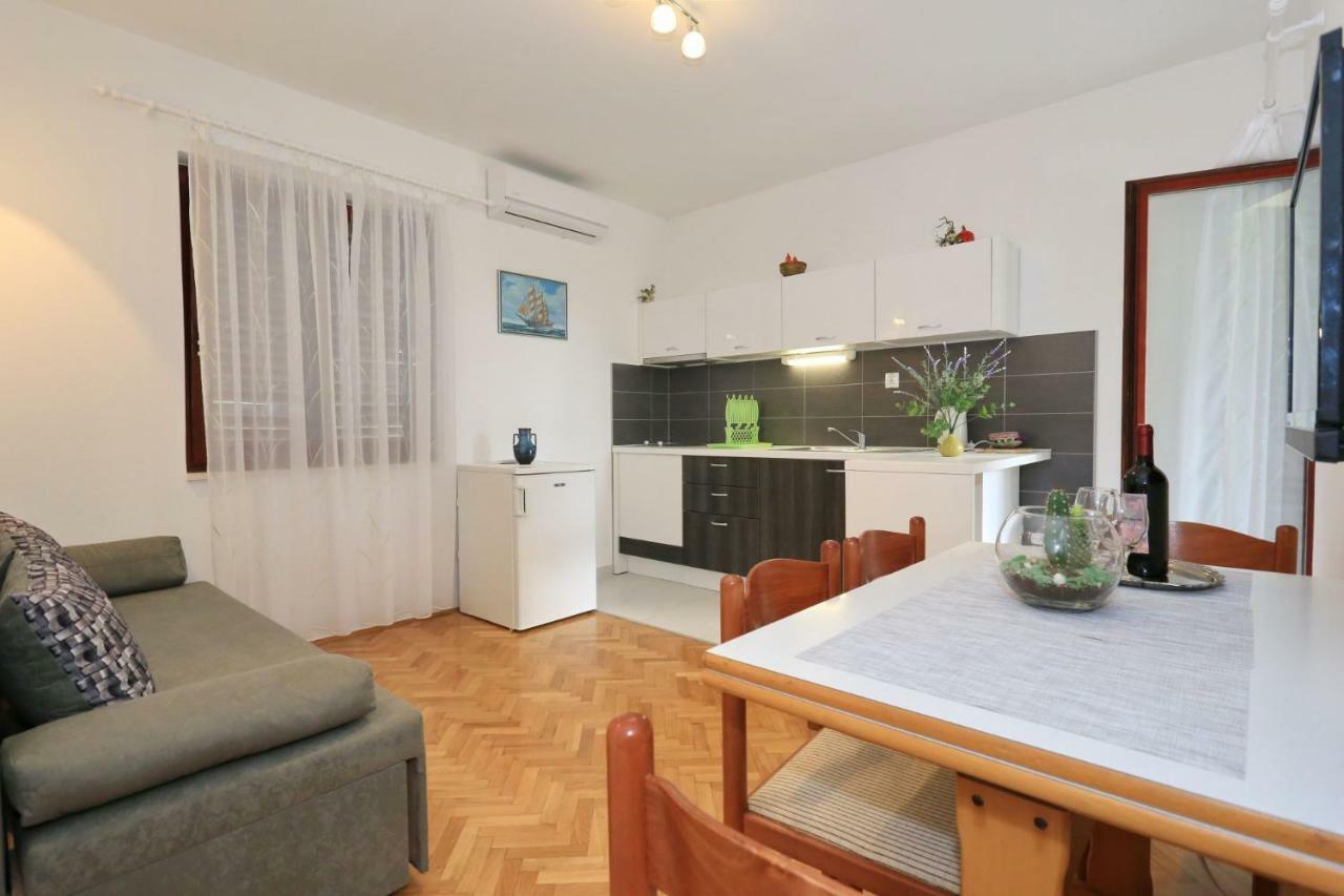 Apartments Romansa ザトン エクステリア 写真